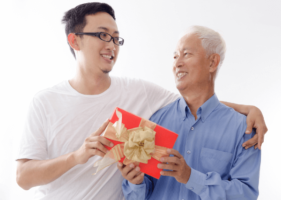 10 Great Retirement Gifts for Dads & Men